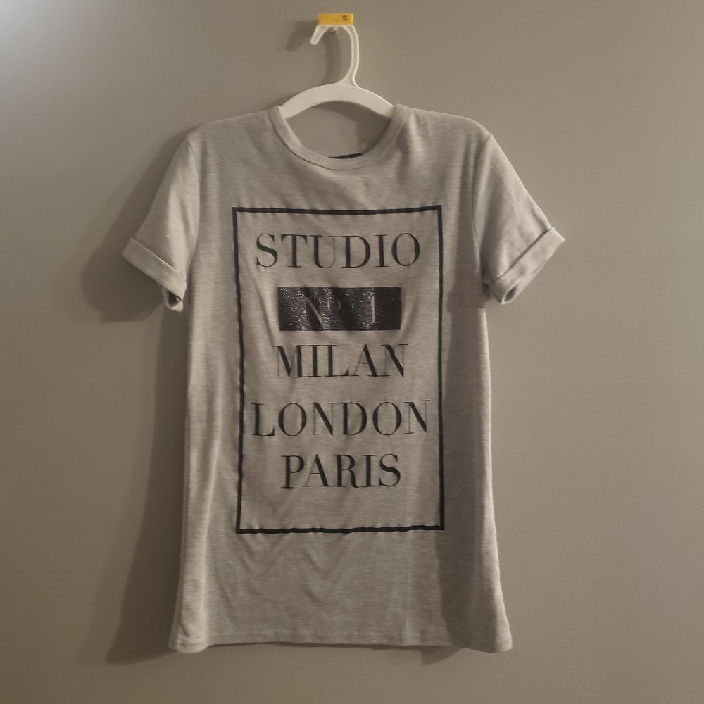 EUC Cute Gray Graphic Tee